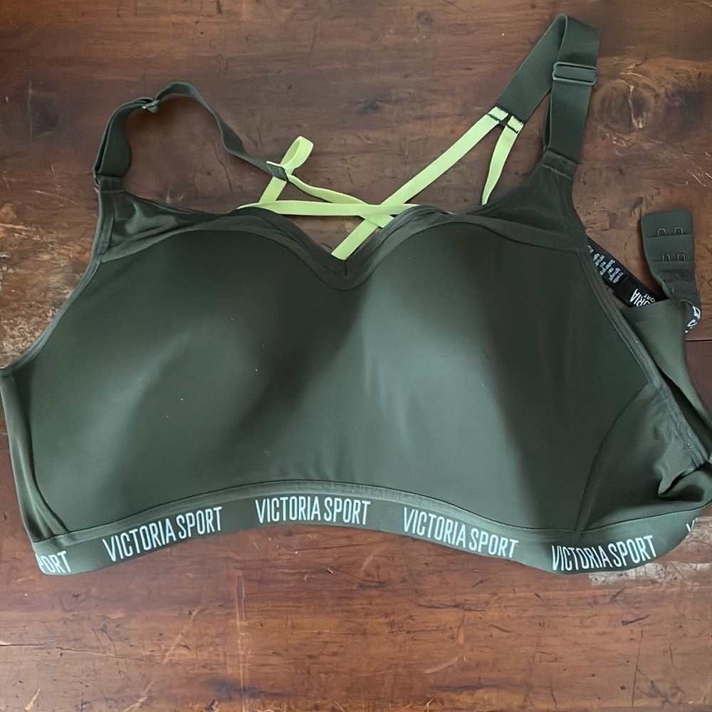 LAST CHANCE DONATING SOON Victoria’s Secret sports bra
